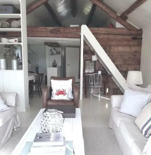 بيت ضيافة The Boathouse